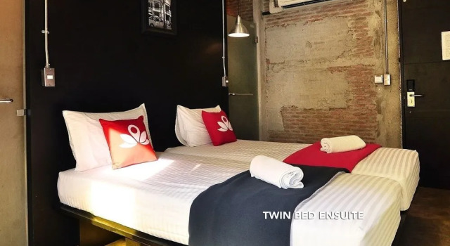 ZEN Hostel Silom 14, Забронировать Хостел Отели Бангкока с парковкой, рядом с Спа-центр Health Land Сатхорн, Парковка