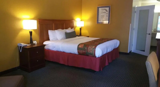 Номер Standard с красивым видом из окна Best Western Plus Sonora Oaks Hotel and Conference Center
