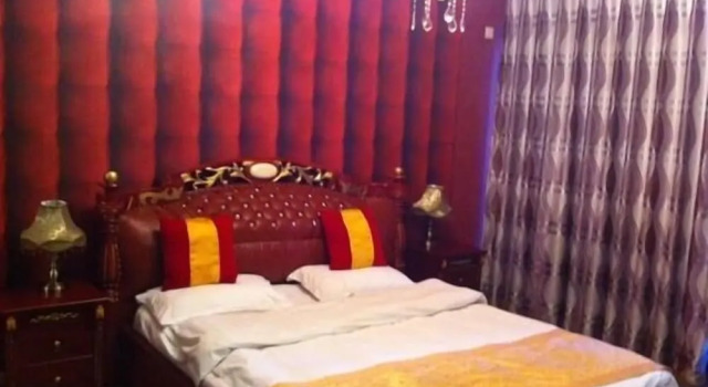 Kunming Nissi Holiday Hotel, Rezerwuj Hotel Hotele w Kunming z parkingiem, Parking