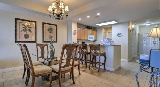 Апартаменты 1 Mi to Disney: Lakefront Condo w/ Pool Access!