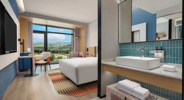 Двухместный номер Standard с балконом и с видом на окрестности Holiday Inn Express Nalati by IHG