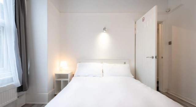 Newly Renovated 2 Bed Ground Floor Flat, Забронировать Отель Саутгемптон Хэмпшир, рядом с Alpine Snowsports Southampton
