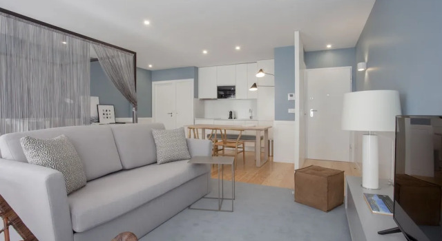 Студия Luxury с балконом Liiiving in Porto Downtown Luxury Studio