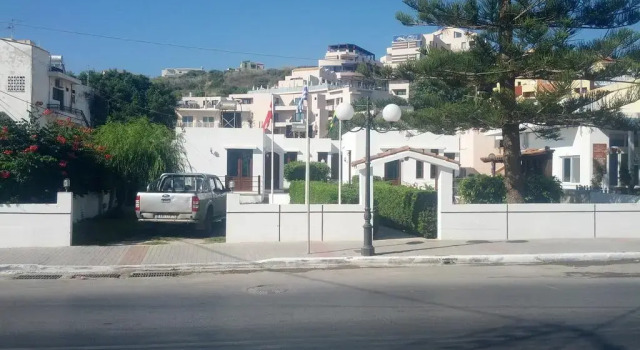 Palomas Apartments