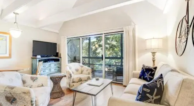 1414 Courtside Villa