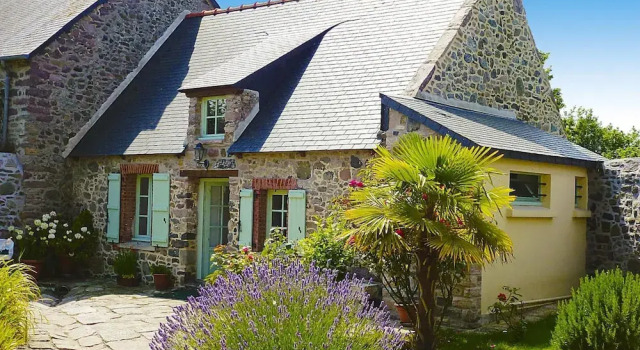 Stone House in Plurien Near Sandy Beaches, Varaa Hotelli Hotellit Côtes-d'Armor pysäköinnillä, Pysäköinti