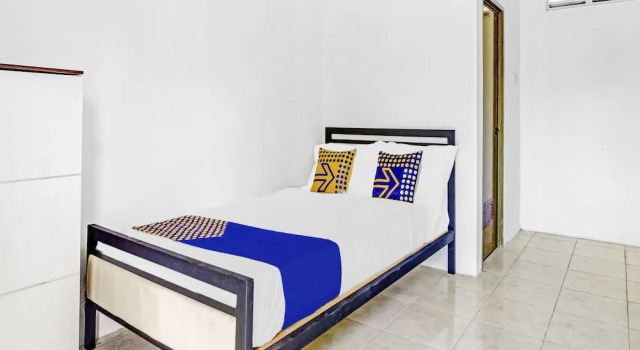 Economy room SPOT ON 90742 Kinanthy Homestay Syariah