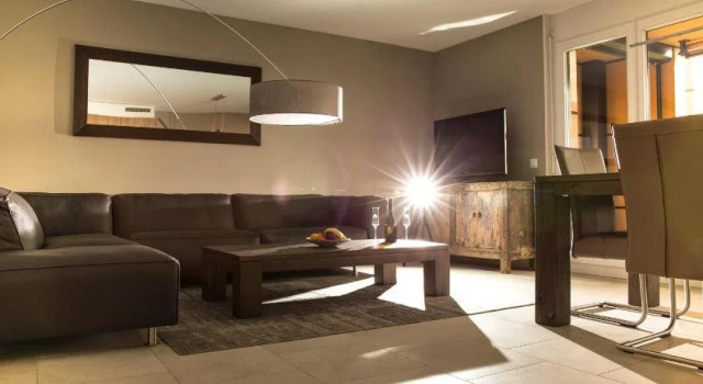 Cave Beetschen, Boek Hotel Bursins 