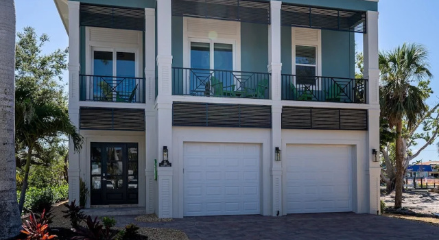 Коттедж с 5 комнатами Beautiful Home with Private Pool on the North end of Fort Myers Beach! home