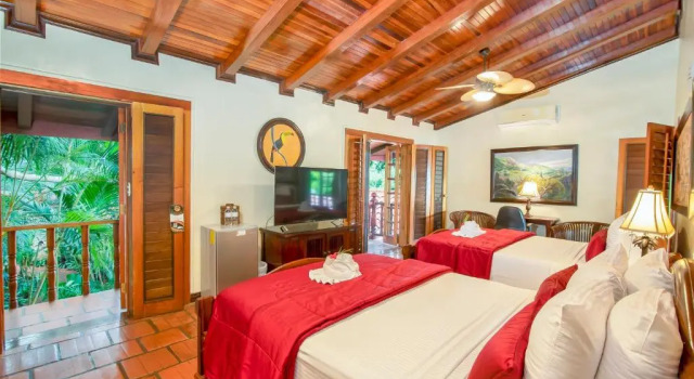 Четырёхместный номер Standard с видом на сад Hotel Villas Lirio