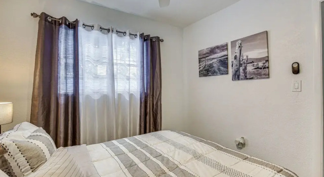 Коттедж Sun-soaked Home w/ Pool in Lauderdale Lakes!