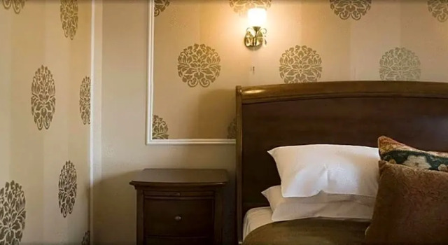Номер Superior The Falcon Hotel