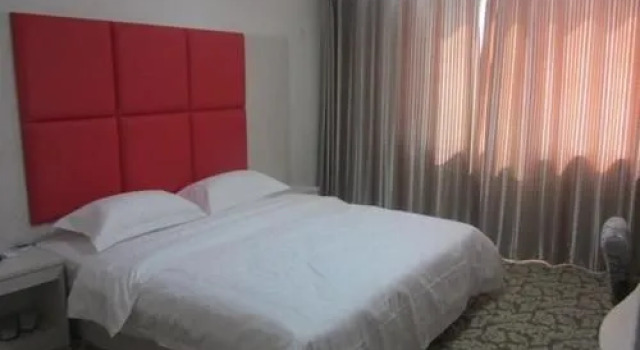 Ying Lun Jia Ri Jiu Dian, Rezervovat Hotel Čeng-čou Henan