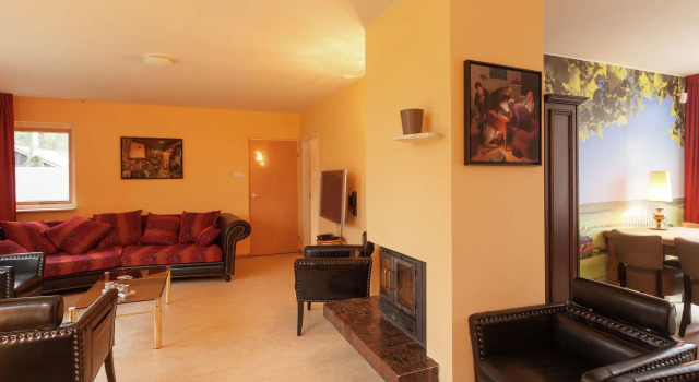Cozy decorated house with fireplace, surrounded by forest, Réserver Villa Hôtels à Salland avec piscine, Piscine