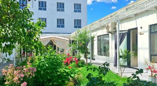 Tukes Qingyumu Homestay, Boek Hotel Tekes Xinjiang