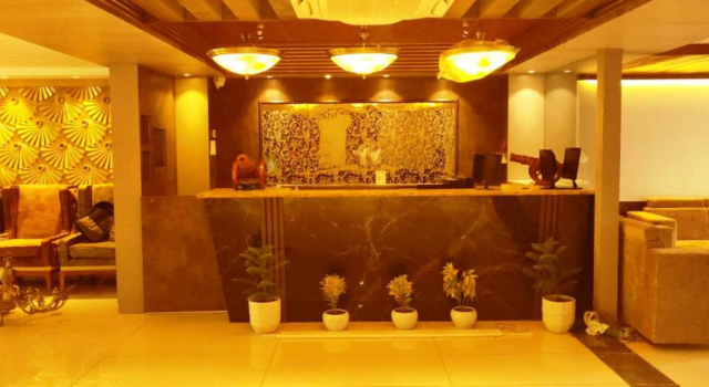 Hotel Sakura by Maps Group, Забронировать Отель Отели Гургаон с бассейном, рядом с Whirlpool of India Ltd, Бассейн