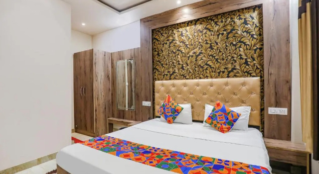 Номер Deluxe FabHotel Shri Ram Kashi