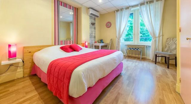 Двухместный номер Comfort Logis Hôtel La Commanderie de Champarey