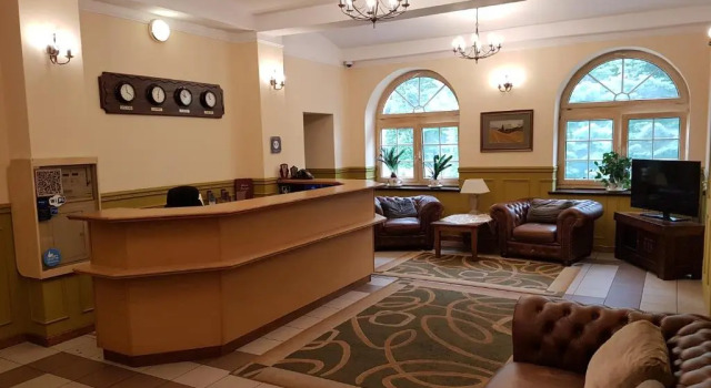 Centrum25, Забронировать Отель Отели Мазурия с парковкой, Парковка