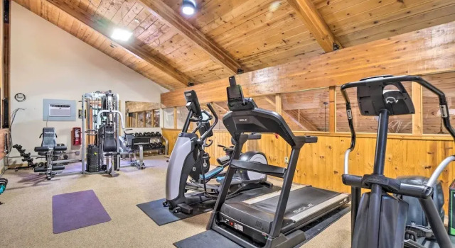 Lakefront Breckenridge Cabin: 6 Mi to Ski Resort!, Rezerwuj Dom wakacyjny Hotele w Vail Ski z parkingiem, Parking