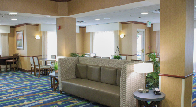 Holiday Inn Express Hotel & Suites Manchester - Airport by IHG, Book Hotel Manchester Mclntyre