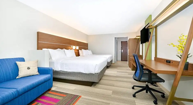 Четырёхместный люкс Holiday Inn Express & Suites Salem by IHG