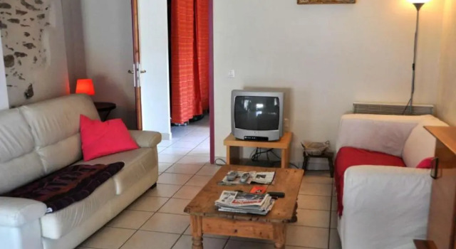 Gîte La Terrasse-sur-Dorlay, 3 pièces, 5 personnes - FR-1-496-70, 예약 호텔 라테라스 쉬르돌레 오베르뉴