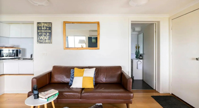 Y Vue - Beachside Apartment with Ocean Views, Book Apartment  