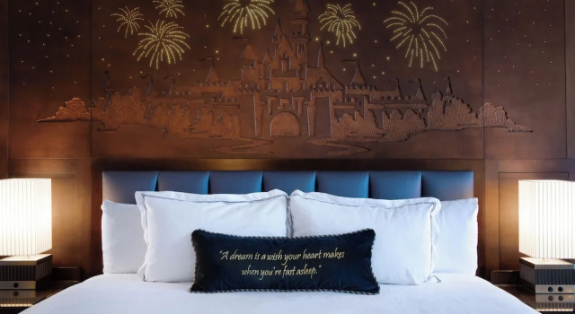 Двухместный номер Deluxe Disneyland Hotel