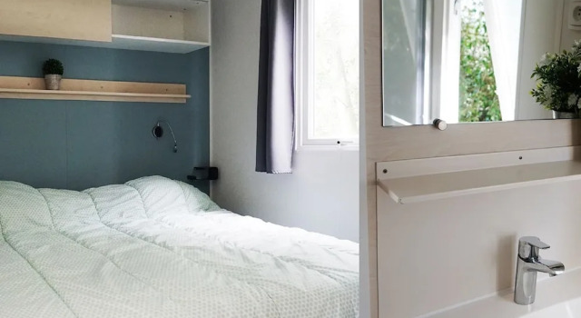 Comfortable Mobile Home on a Fishing Lake in Normandy, Забронировать Отель Участки высадки Нормандии Нижняя Нормандия