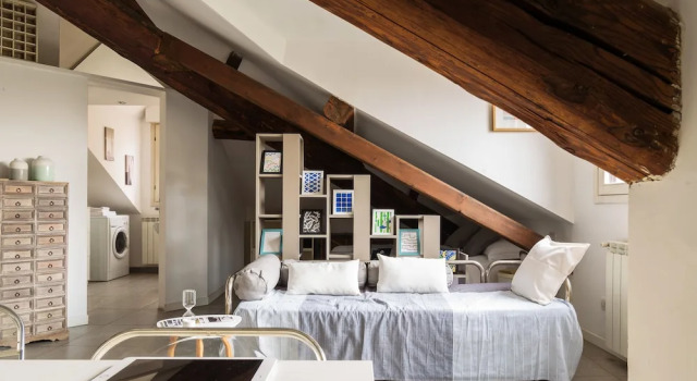 JOIVY Classic Top-Floor Studio By Park
