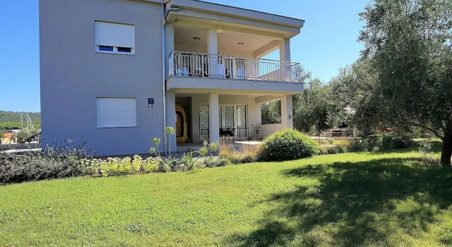 Апартаменты с балконом Sun-kissed Apartment in Bibinje with Garden and Terrace