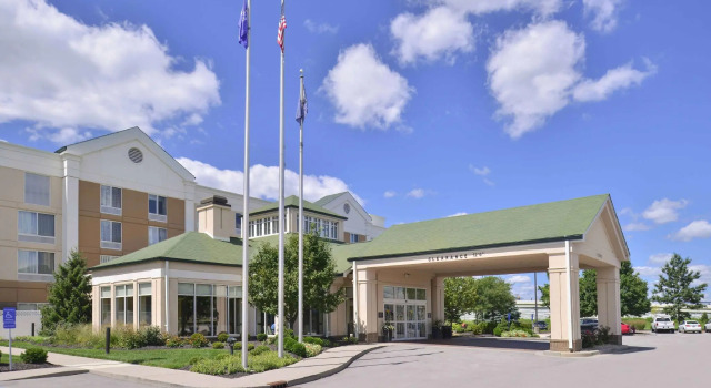 Кровать в общем номере Hilton Garden Inn Indianapolis/Carmel