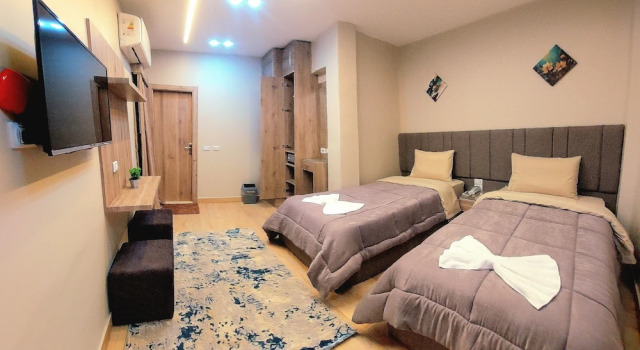 Holy Sheet Plus, Boutique Hotel
