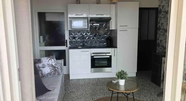 Апартаменты Appartement vue mer au Lavandou