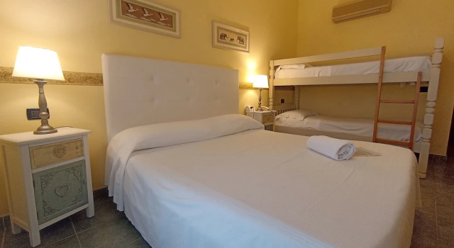 Четырёхместный номер Standard с балконом Hotel Palladium