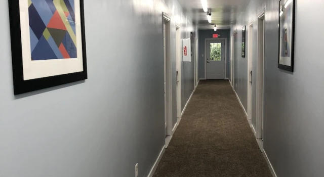 Rosewood Motel, Buchen Sie Motel Hotels in New England mit Parkplatz, Parkplätze