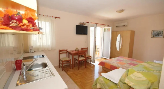 Студия с балконом Apartments Belas