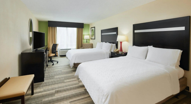 Четырёхместный номер Standard Holiday Inn Express & Suites I-26 & Us 29 At Westgate Mall by IHG