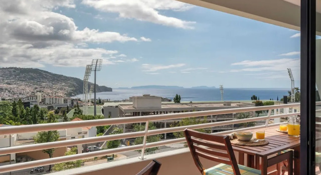 Двухместные апартаменты с балконом и с видом на море Funchal bay View, Vista Mar I