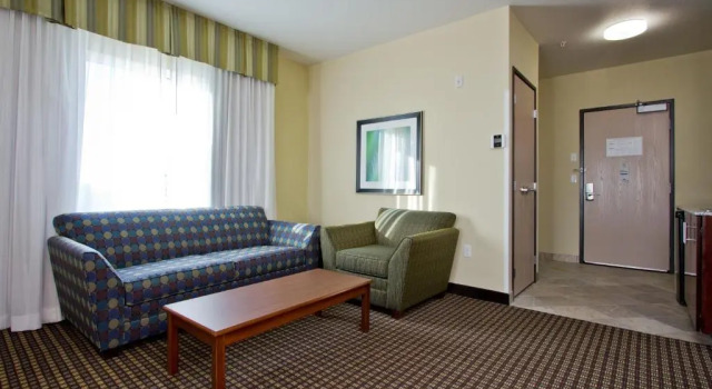 Двухместный полулюкс Holiday Inn Express and Suites Denver East Peoria Street by IHG