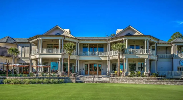 2365 Racquet Club 2 BR Condo Sea Pines, Забронировать Отель Отели Хилтон-Хед-Айленд с парковкой, рядом с Stan Smith Tennis Academy, Парковка