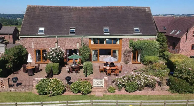 Коттедж с 3 комнатами The Dinney Holiday Cottages