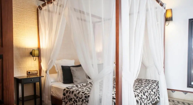 Полулюкс Hostal Palacio San Bartolomé