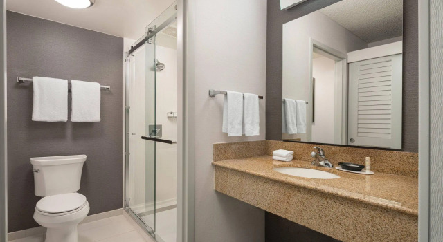 Четырёхместный номер Standard Courtyard by Marriott Pleasanton