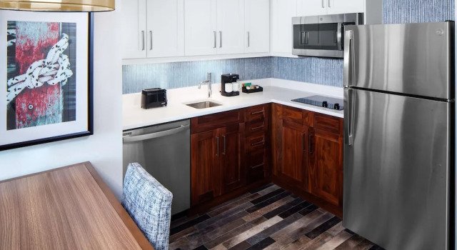 Четырёхместный люкс c 1 комнатой Homewood Suites by Hilton Boston Seaport District