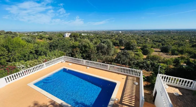 Апартаменты с 2 комнатами с балконом и с красивым видом из окна Vila Flora