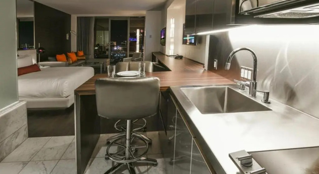 Апартаменты Palms Place Studio with Balcony & Strip View