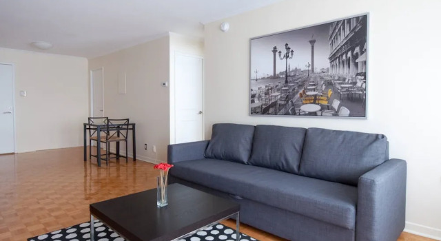 Slick 1BR Right Downtown by Namastay, Rezervovat Hotel Hotely v Montreal s parkováním, poblíž Windsor Train Station, Parkování