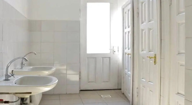 Hostel of Musical School, Забронировать Хостел Хостелы Львова, рядом с Музей древней украинской книги, Хостел